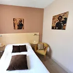 Logis Hotel-restaurant La Croix Couverte Hotel Mayenne