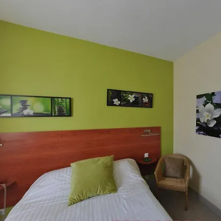 Logis Hotel-restaurant La Croix Couverte מאיין