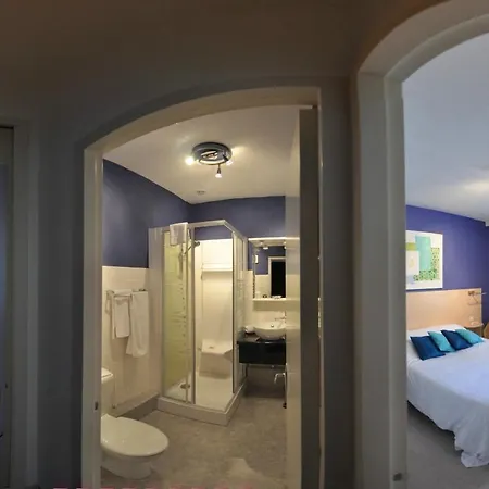 Logis Hotel-restaurant La Croix Couverte מאיין