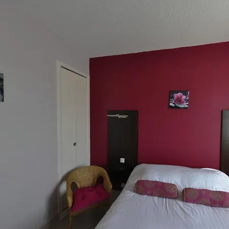 Logis Hotel-restaurant La Croix Couverte מאיין