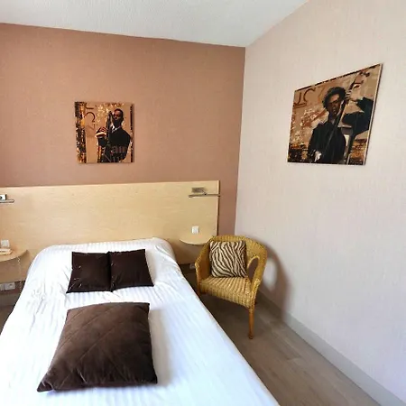 Logis Hotel-restaurant La Croix Couverte מלון מאיין