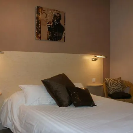 Logis Hotel-restaurant La Croix Couverte מלון מאיין