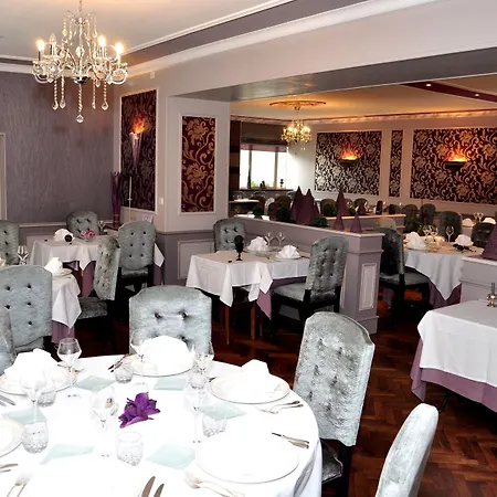 Logis Hotel-restaurant La Croix Couverte 3* מאיין
