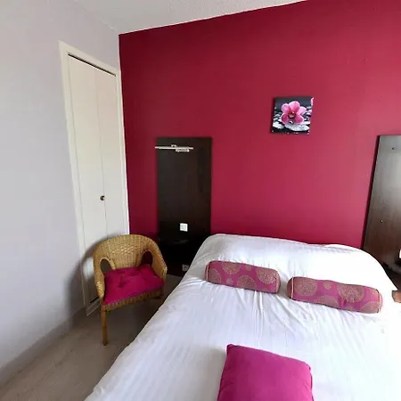 Logis Hotel-restaurant La Croix Couverte 3* מאיין