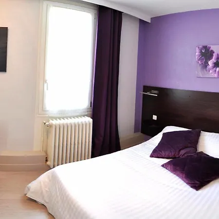 Logis Hôtel-restaurant La Croix Couverte Hotel Mayenne
