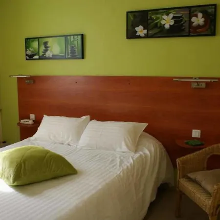 Logis Hotel-restaurant La Croix Couverte 3* מאיין