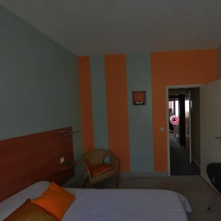 Logis Hotel-restaurant La Croix Couverte מלון מאיין