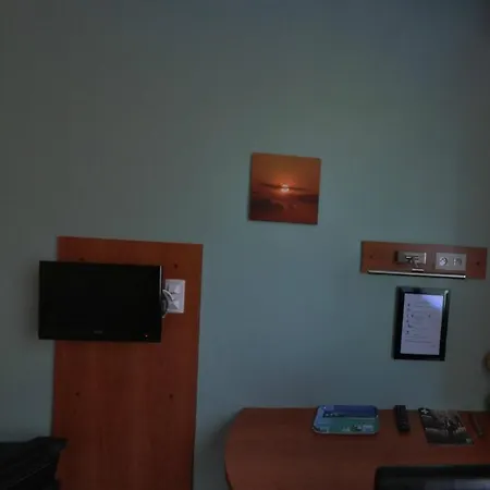 Logis Hotel-restaurant La Croix Couverte מאיין