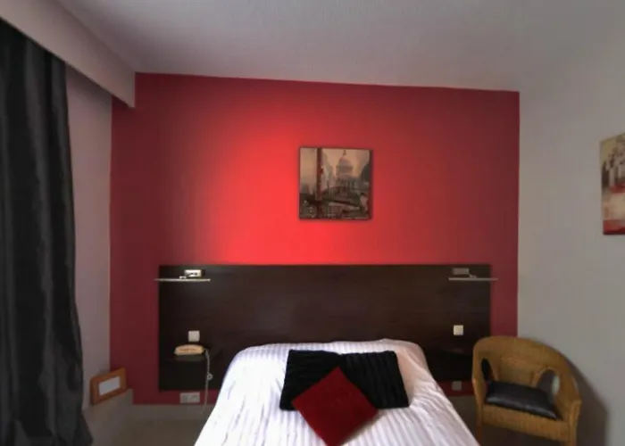 Hotel Logis Hotel-restaurant La Croix Couverte Mayenne