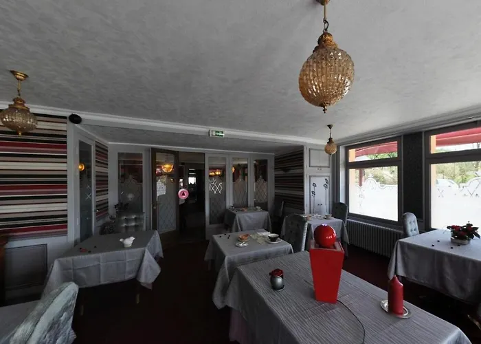 Logis Hotel-restaurant La Croix Couverte Mayenne