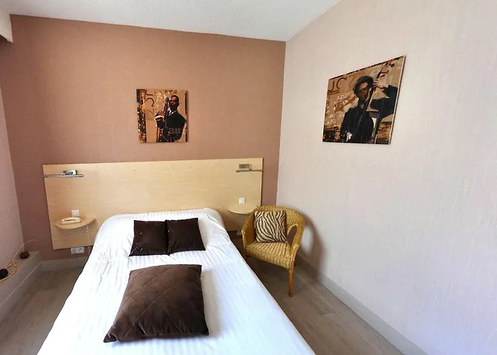 Logis Hotel-restaurant La Croix Couverte Hotel Mayenne