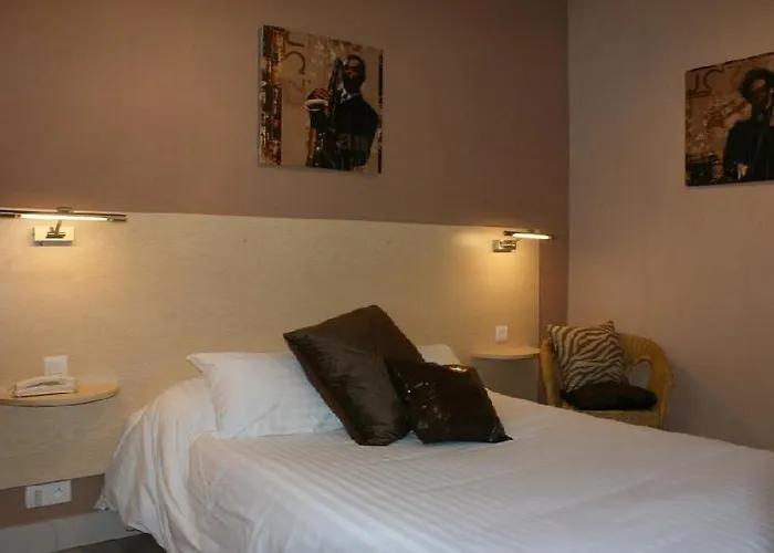 Logis Hotel-restaurant La Croix Couverte Hotel Mayenne