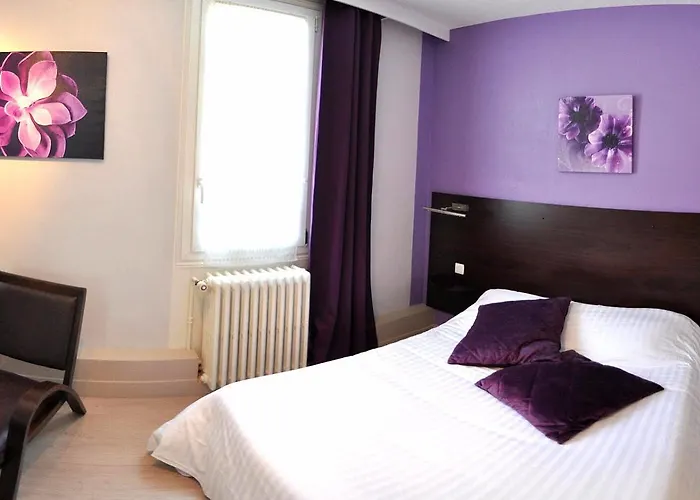 Logis Hotel-restaurant La Croix Couverte Hotel Mayenne