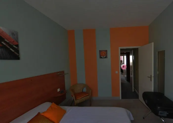 Logis Hotel-restaurant La Croix Couverte Hotel Mayenne